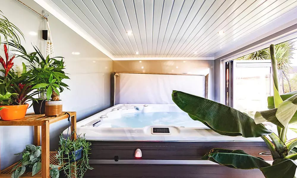 Garden room with hot tub.