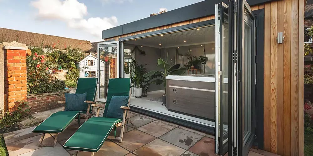 Garden room with hot tub.