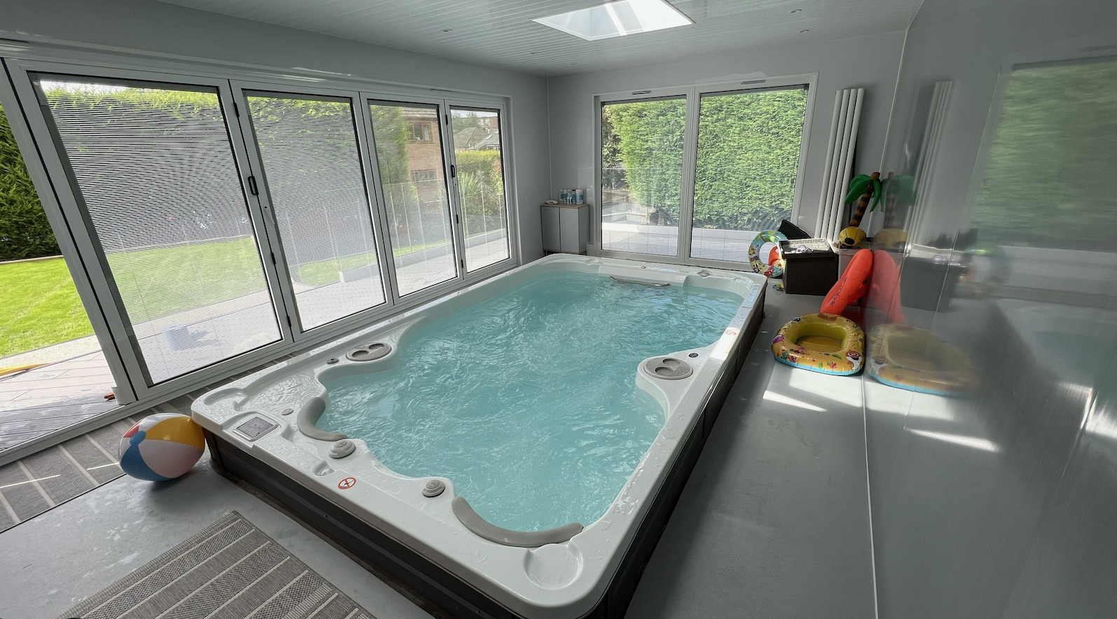 Garden room with swim spa.