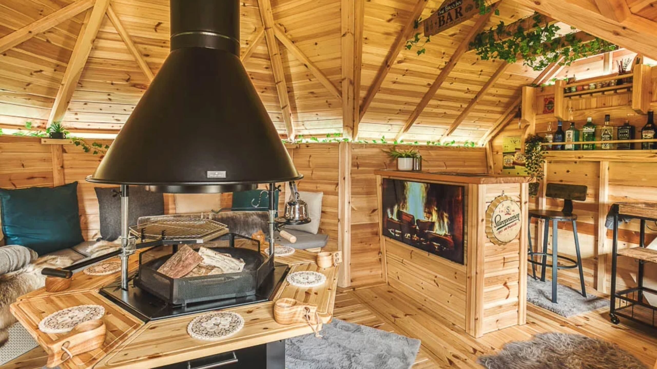 A BBQ Cabin with bar extension, serving summer cocktails.