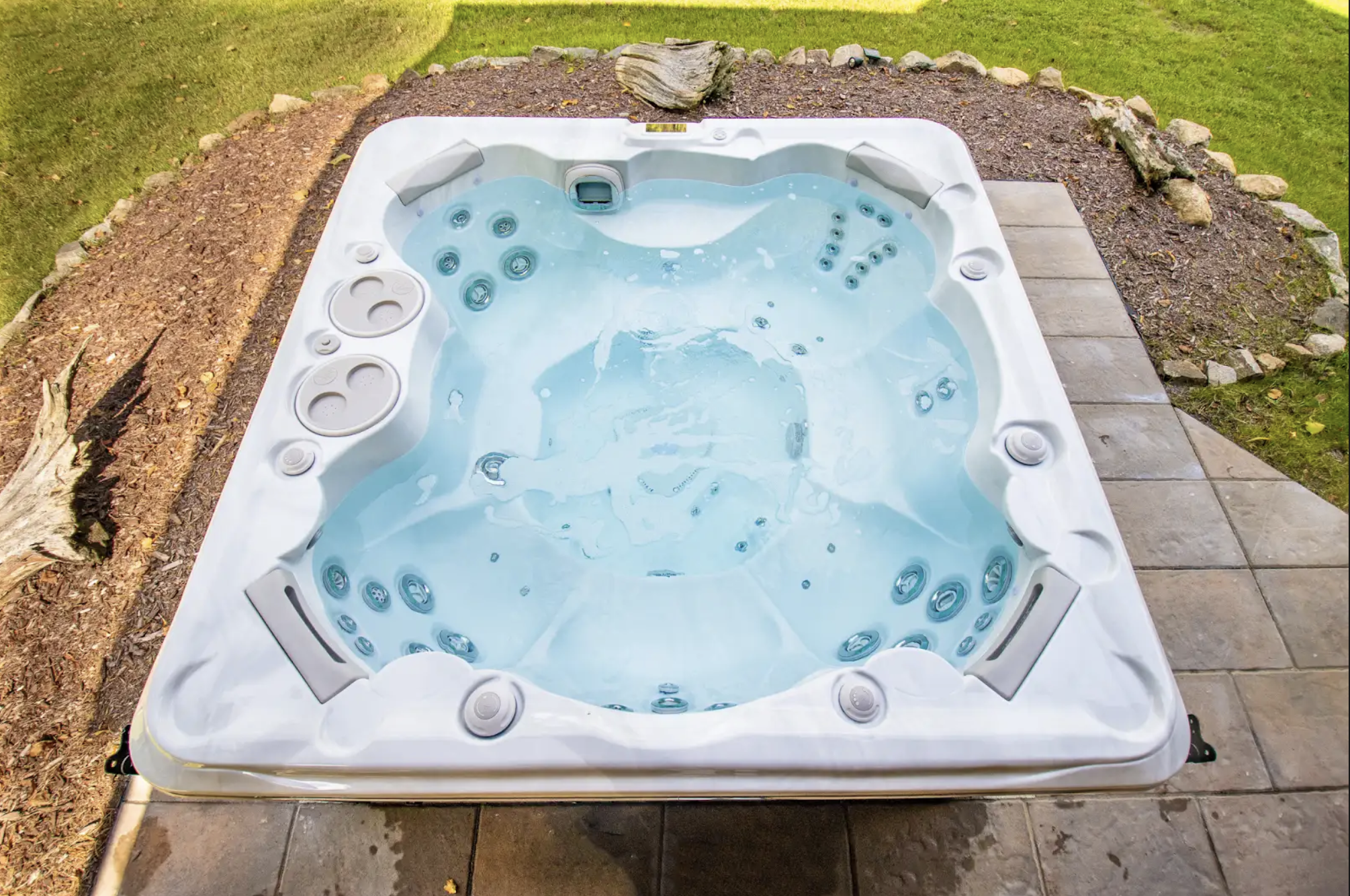 A Hydropool hot tub with crystal clear water after following the essential hot tub cleaning tips from Hydropool North West. 